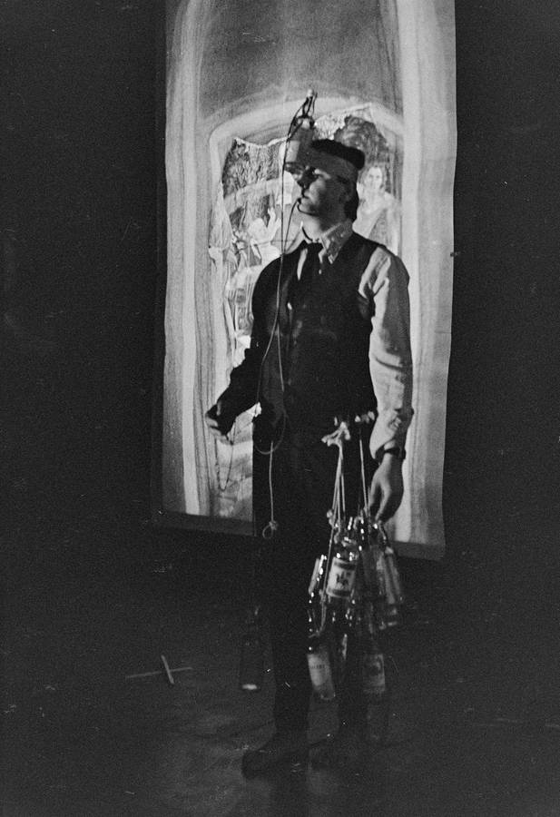 Władysław Kaźmierczak, performans, Galeria Stodoła, Warszawa, 1986
