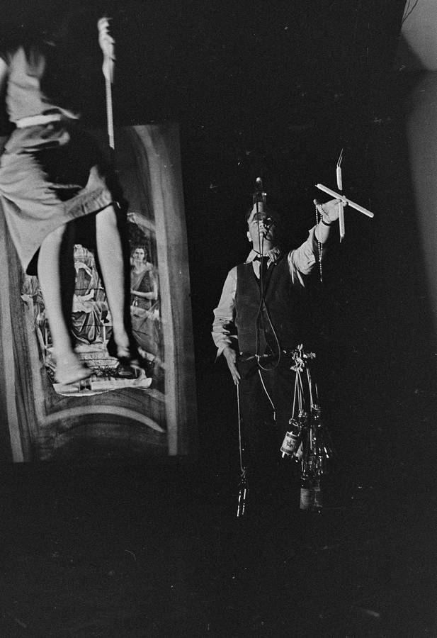 Władysław Kaźmierczak, performans, Galeria Stodoła, Warszawa, 1986