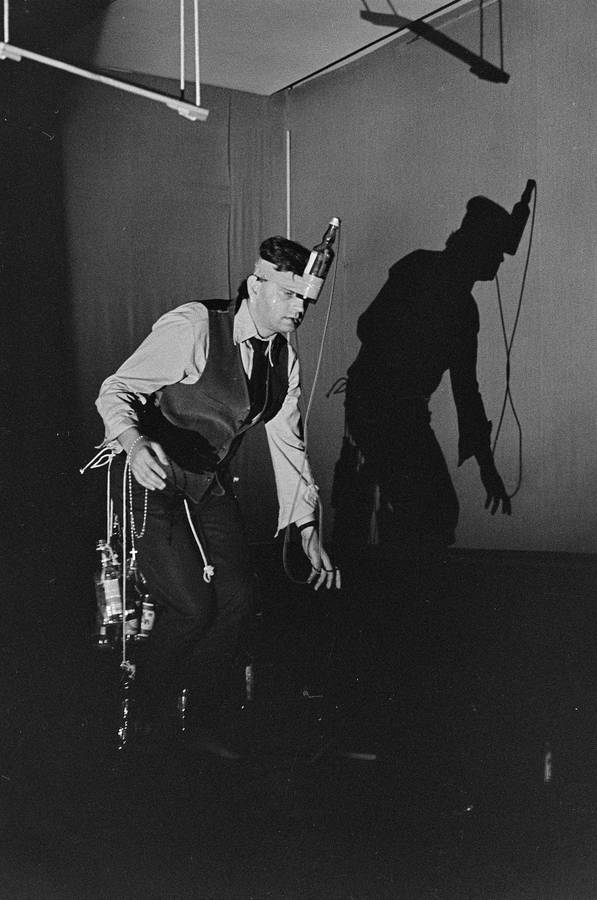 Władysław Kaźmierczak, performans, Galeria Stodoła, Warszawa, 1986