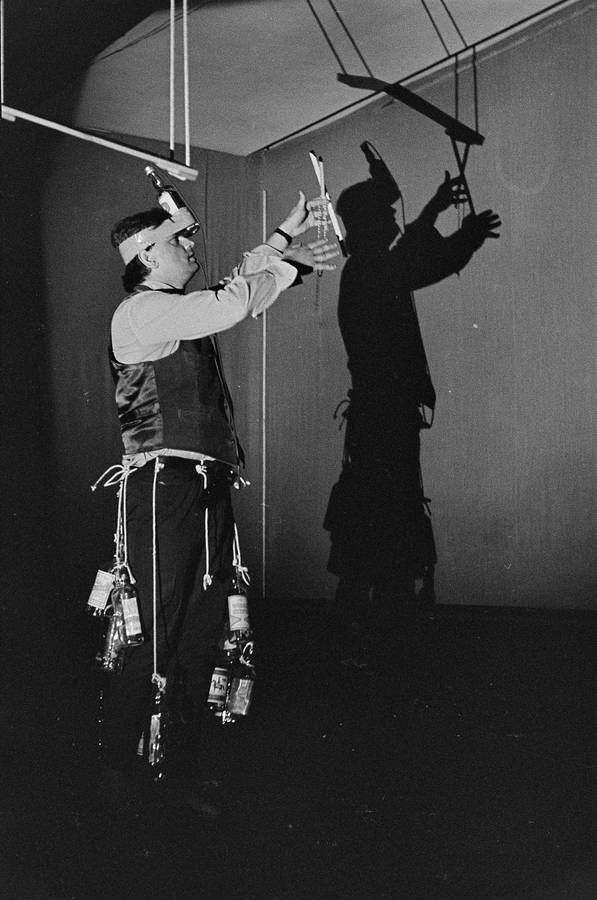 Władysław Kaźmierczak, performans, Galeria Stodoła, Warszawa, 1986