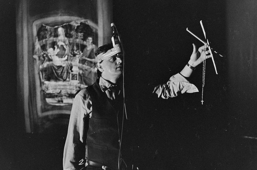 Władysław Kaźmierczak, performans, Galeria Stodoła, Warszawa, 1986