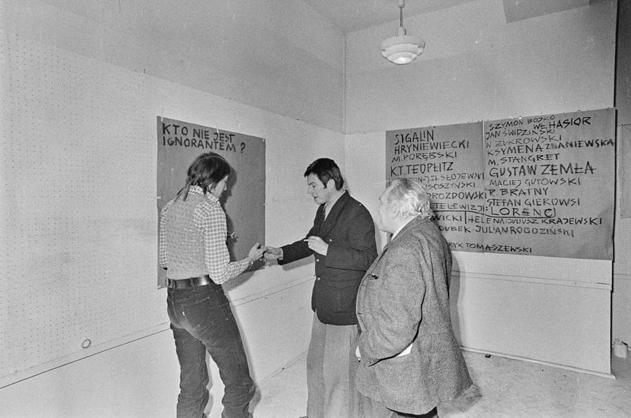 Andrzej Partum, &bdquo;Lista ignorantów kultury i sztuki&rdquo;, Galeria Repassage, Warszawa, 1973
