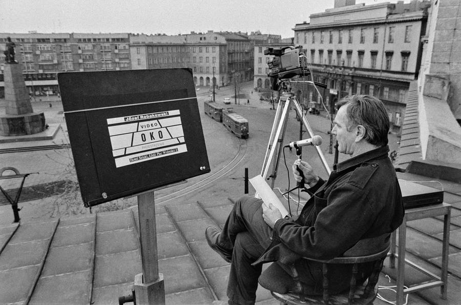 Akcja &bdquo;Video Oko&rdquo;, J&oacute;zef Robakowski, w ramach &bdquo;Hotelu Sztuki&rdquo; Andrzeja Partuma, Ł&oacute;dź, 1990
