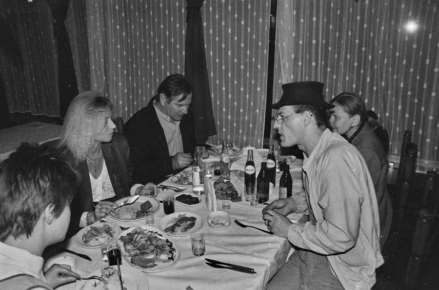 Wystawa &bdquo;Lochy Manhattanu, czyli sztuka innych medi&oacute;w&rdquo;, garaże, Ł&oacute;dź, 1989