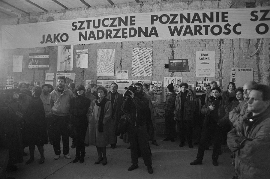 Wystawa &bdquo;Ruch łódzkiej neoawangardy 1970-1992&rdquo;, Pałac Grohmana, Ł&oacute;dź, 1992