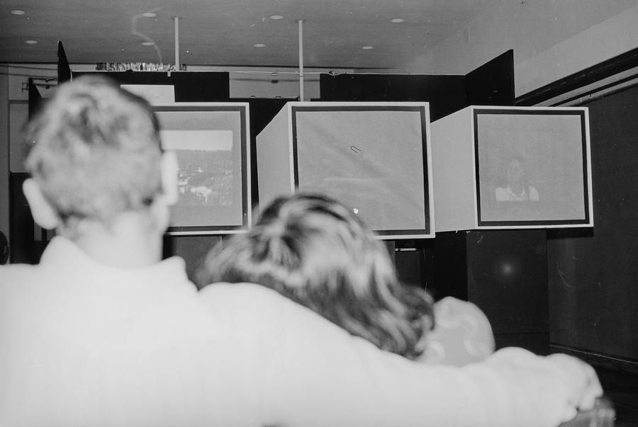 Wystawa &bdquo;Formy Aktywności Artystycznej&rdquo;, Galeria Wsp&oacute;łczesna, Warszawa, lata 70.