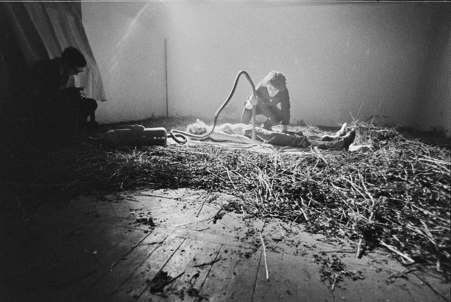 Krzysztof Zarębski, performans &bdquo;Kwiaty&rdquo;, Liga Kobiet, Warszawa, 1971