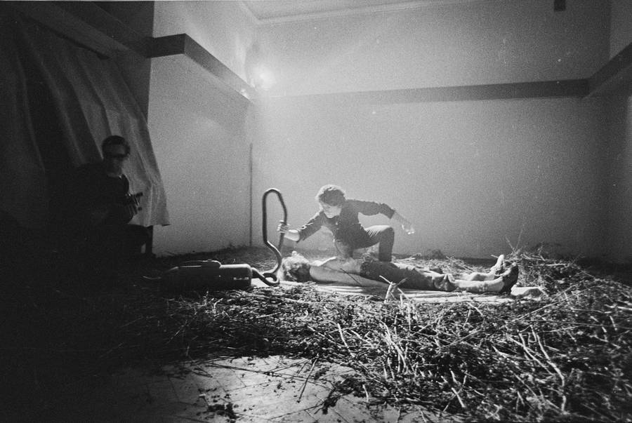 Krzysztof Zarębski, performans &bdquo;Kwiaty&rdquo;, Liga Kobiet, Warszawa, 1971