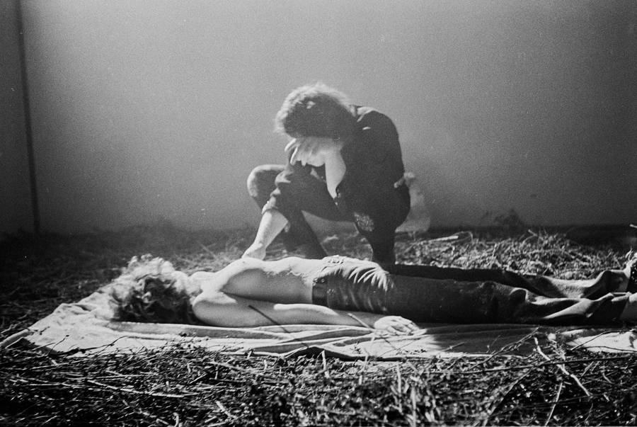 Krzysztof Zarębski, performans &bdquo;Kwiaty&rdquo;, Liga Kobiet, Warszawa, 1971