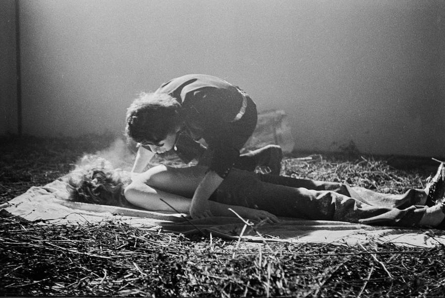 Krzysztof Zarębski, performans &bdquo;Kwiaty&rdquo;, Liga Kobiet, Warszawa, 1971