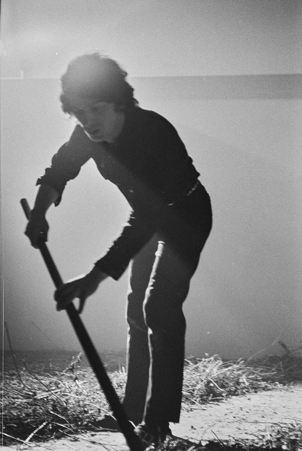 Krzysztof Zarębski, performans &bdquo;Kwiaty&rdquo;, Liga Kobiet, Warszawa, 1971