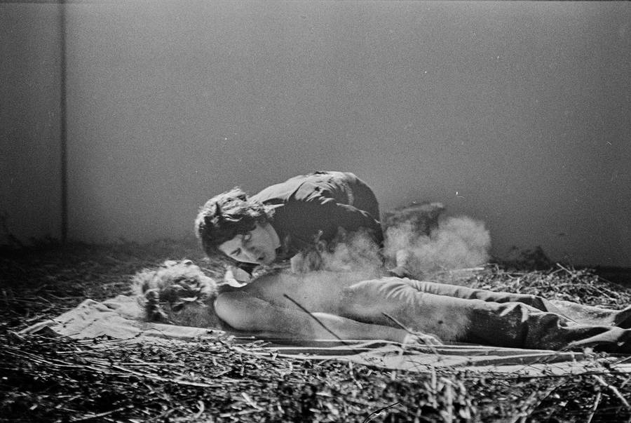 Krzysztof Zarębski, performans &bdquo;Kwiaty&rdquo;, Liga Kobiet, Warszawa, 1971