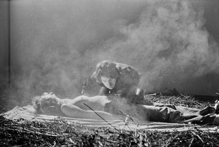 Krzysztof Zarębski, performans &bdquo;Kwiaty&rdquo;, Liga Kobiet, Warszawa, 1971