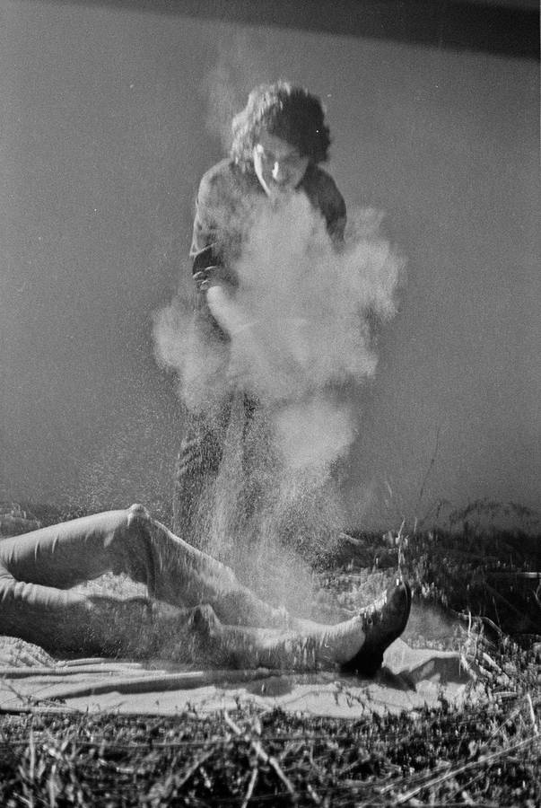 Krzysztof Zarębski, performans &bdquo;Kwiaty&rdquo;, Liga Kobiet, Warszawa, 1971