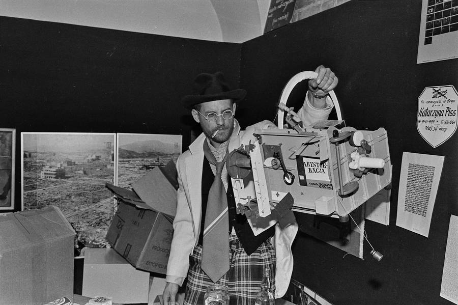 Jacek Kryszkowski, Adam Rzepecki &bdquo;Pozbędziemy się dzieł sztuki światowej i rodzimej jakie znajdują się w naszym zasięgu&rdquo;, Mała Galeria, Warszawa, 1985