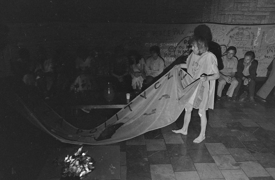 Jerzy Bereś &bdquo;Msza polityczna&rdquo;, w ramach &bdquo;Sztuki faktu&rdquo;, Bydgoszcz, 1981