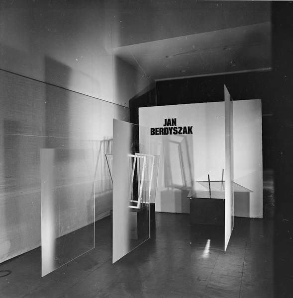 Galeria Współczesna &bdquo;Aspekty Nowoczesnej Sztuki Polskiej&rdquo;, 1975