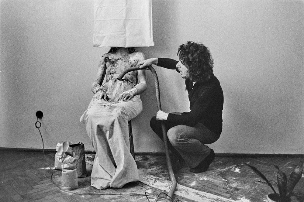„Żywa galeria”, performance Krzysztofa Zarębskiego, ok. 1974