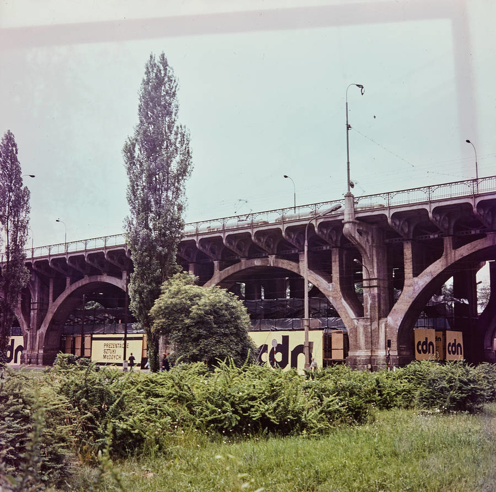 Wystawa CDN - &bdquo;Prezentacje Sztuki Młodych&rdquo;, Pod Mostem Poniatowskiego, Warszawa, 1977