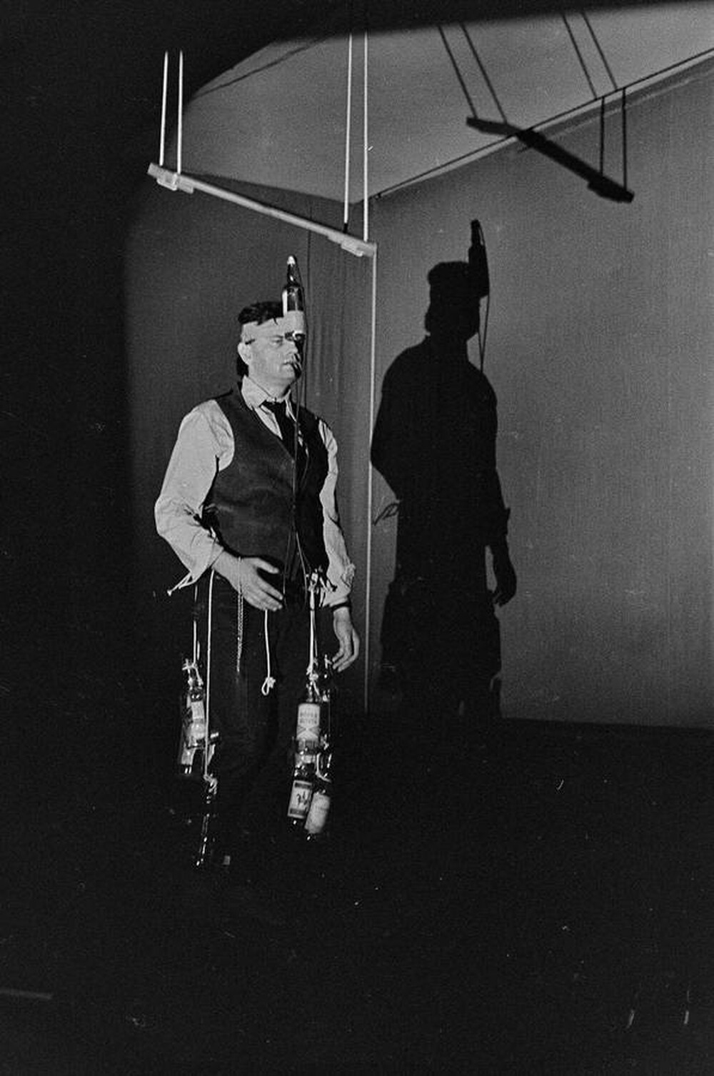 Władysław Kaźmierczak, performans, Galeria Stodoła, Warszawa, 1986