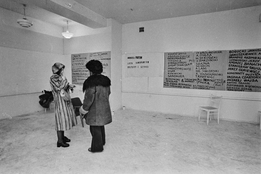 Andrzej Partum, "List of Culture and Art Ignoramuses", Repassage Gallery, Warsaw 1973