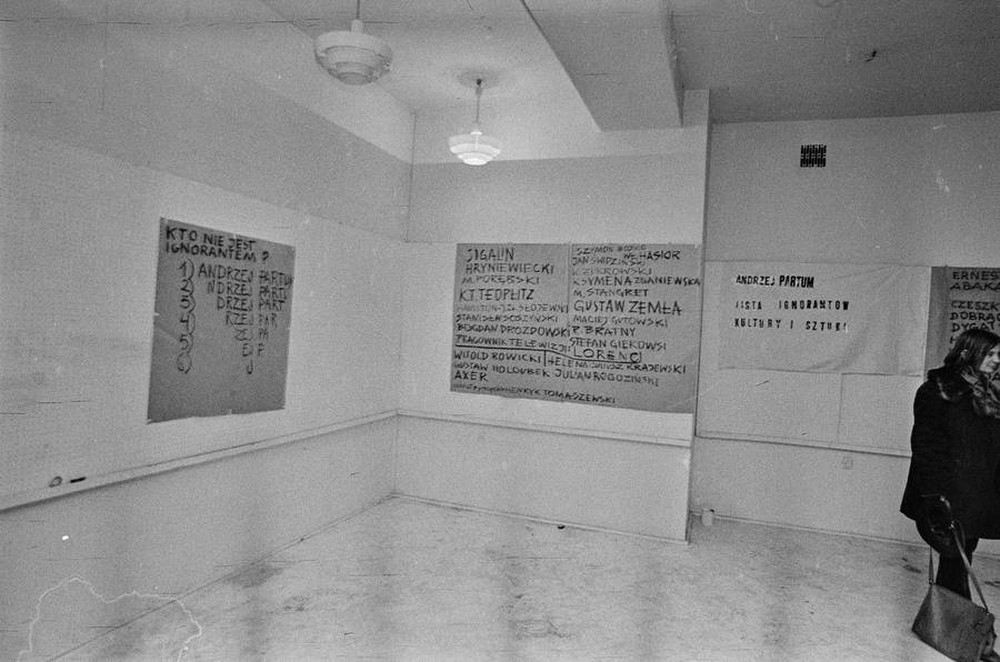 Andrzej Partum, &bdquo;Lista ignorantów kultury i sztuki&rdquo;, Galeria Repassage, Warszawa, 1973