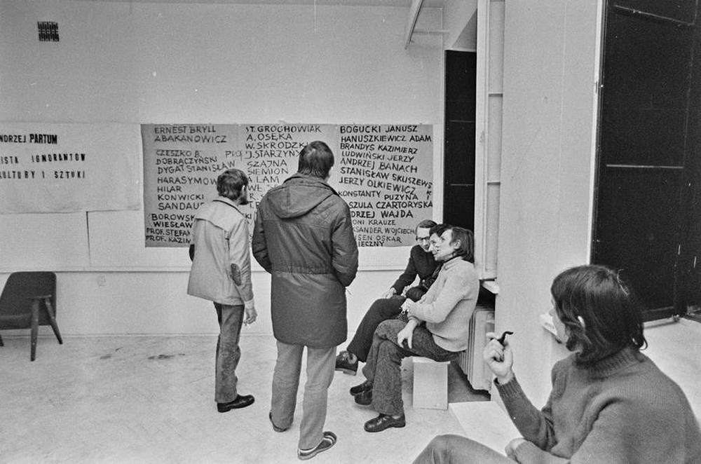 Andrzej Partum, "List of Culture and Art Ignoramuses", Repassage Gallery, Warsaw 1973
