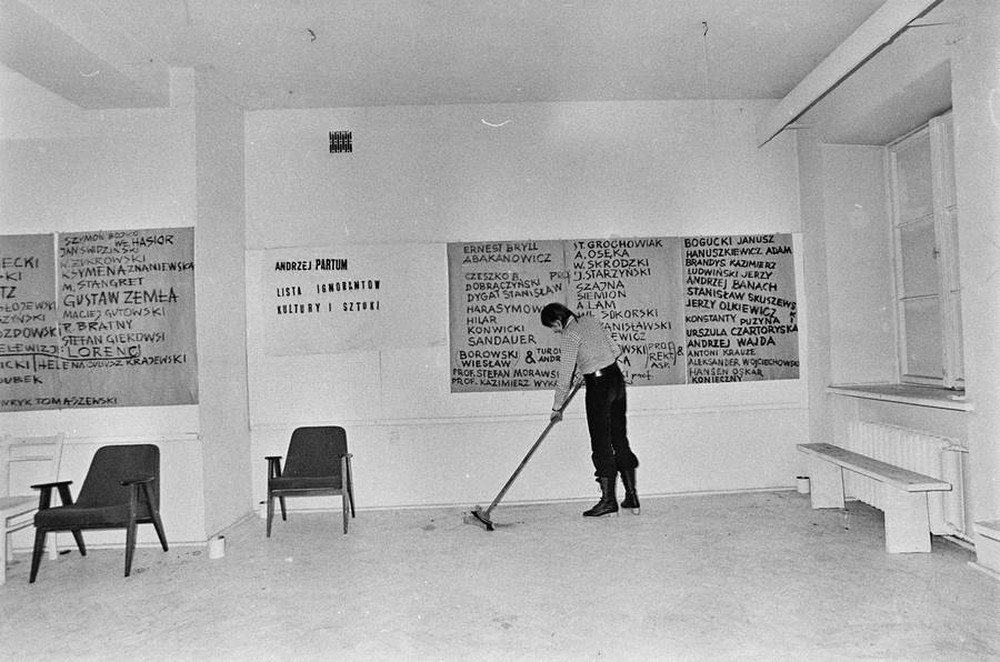 Andrzej Partum, &bdquo;Lista ignorantów kultury i sztuki&rdquo;, Galeria Repassage, Warszawa, 1973