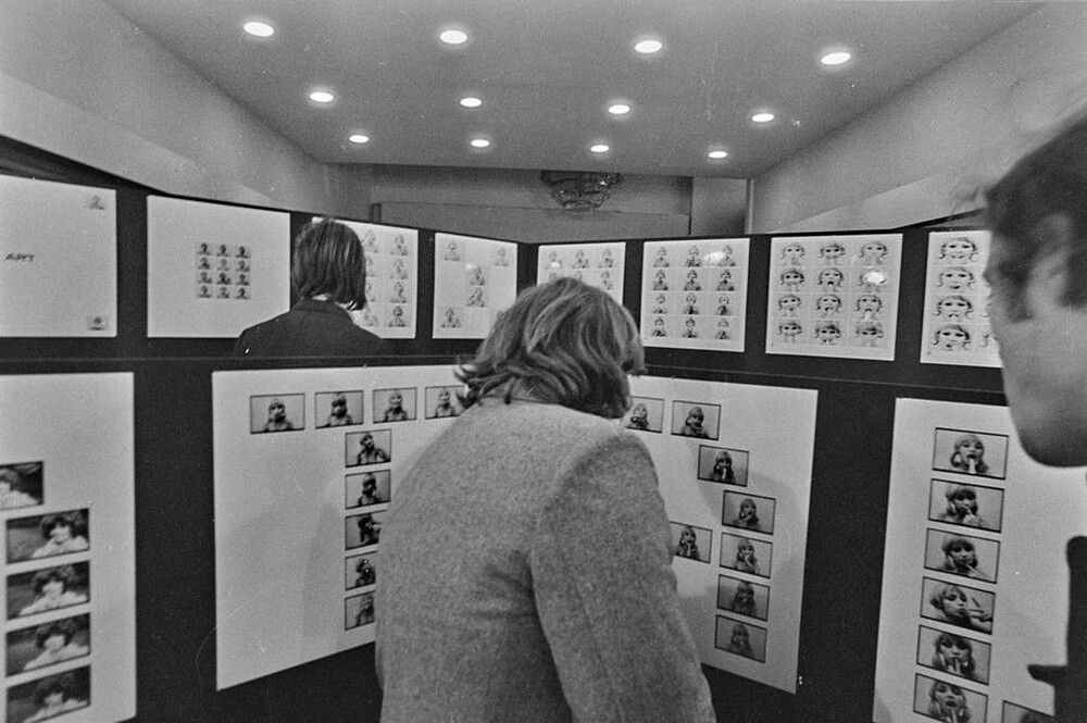 Natalia LL, „Sztuka konsumpcyjna”, wystawa i projekcja filmów, Galeria Współczesna, Warszawa 1975