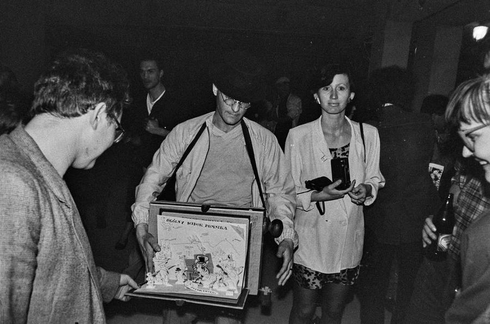 Manhattan Dungeons, or the Art of Other Media exhibition, garages, Łódź, 1989