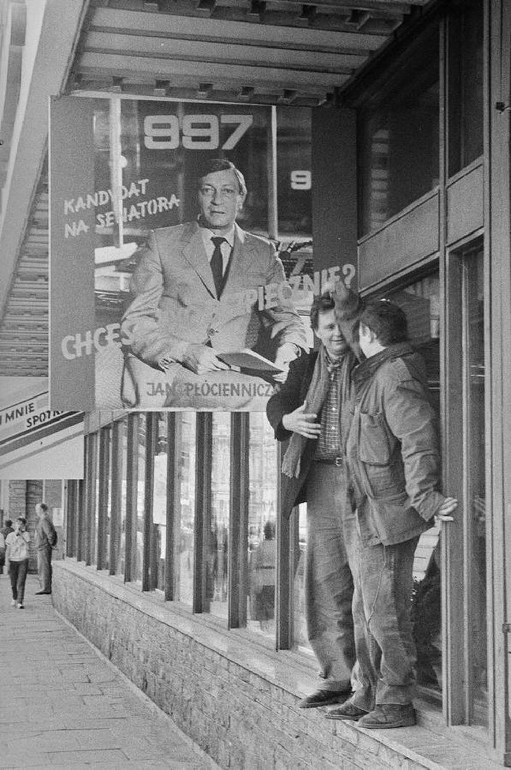 Wystawa &bdquo;Lochy Manhattanu, czyli sztuka innych medi&oacute;w&rdquo;, garaże, Ł&oacute;dź, 1989