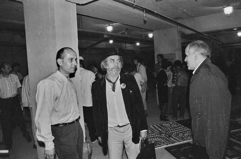 Wystawa &bdquo;Lochy Manhattanu, czyli sztuka innych medi&oacute;w&rdquo;, garaże, Ł&oacute;dź, 1989