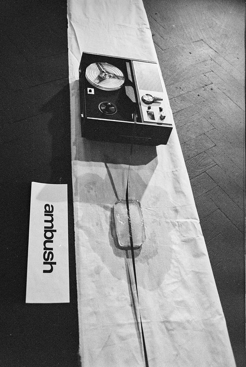 Krzysztof Zarębski, performance &bdquo;Ambush&rdquo;, Galeria Repassage, Warszawa, 1974