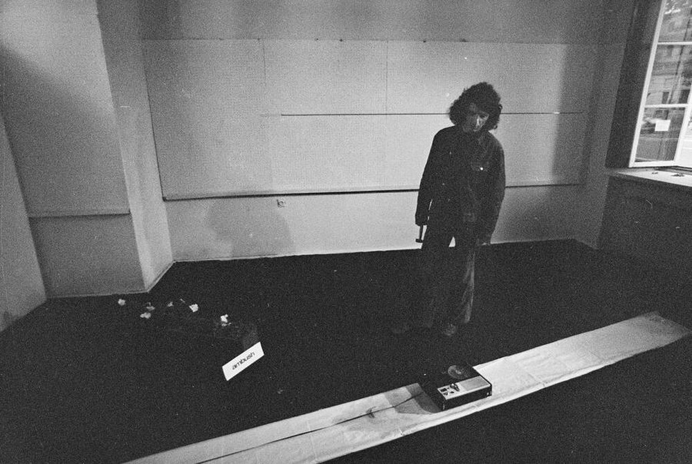 Krzysztof Zarębski, performance of "Ambush", Repassage Gallery, Warsaw, 1974