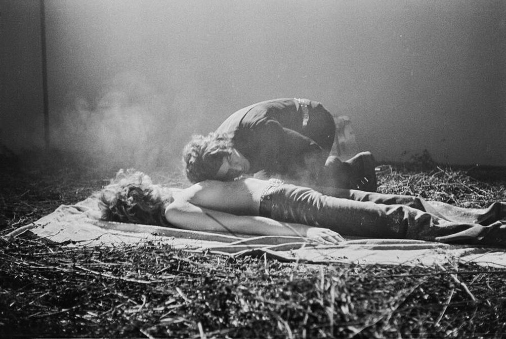 Krzysztof Zarębski, performans &bdquo;Kwiaty&rdquo;, Liga Kobiet, Warszawa, 1971