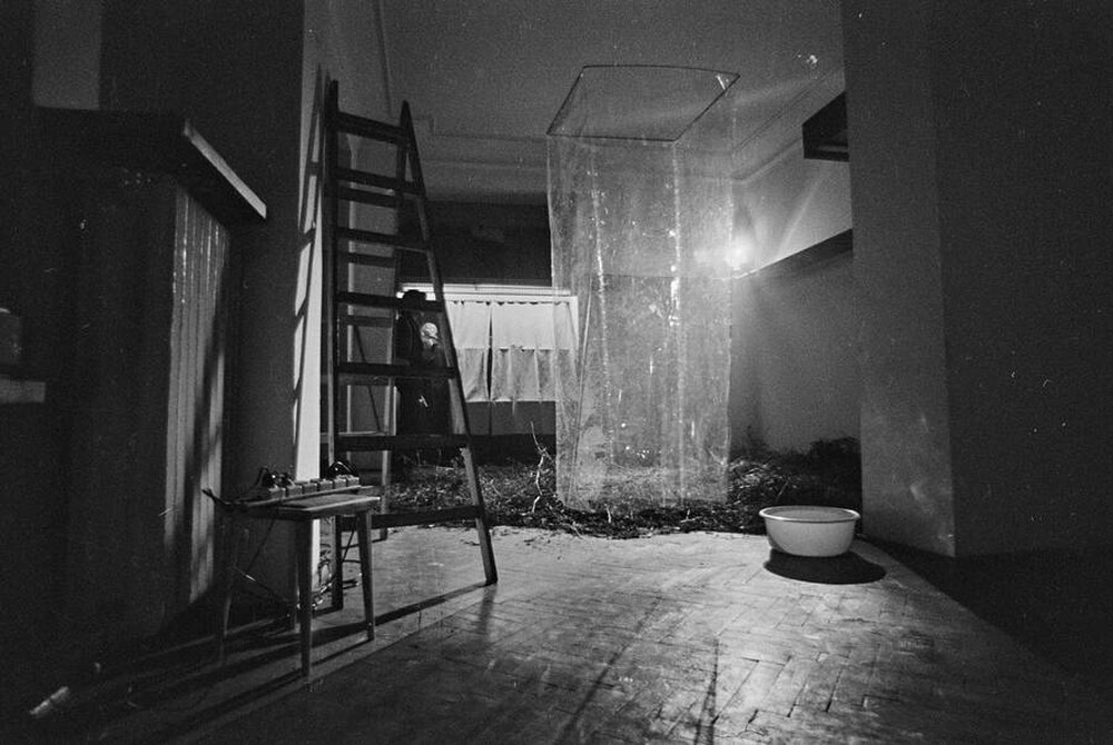 Krzysztof Zarębski, performans &bdquo;Kwiaty&rdquo;, Liga Kobiet, Warszawa, 1971