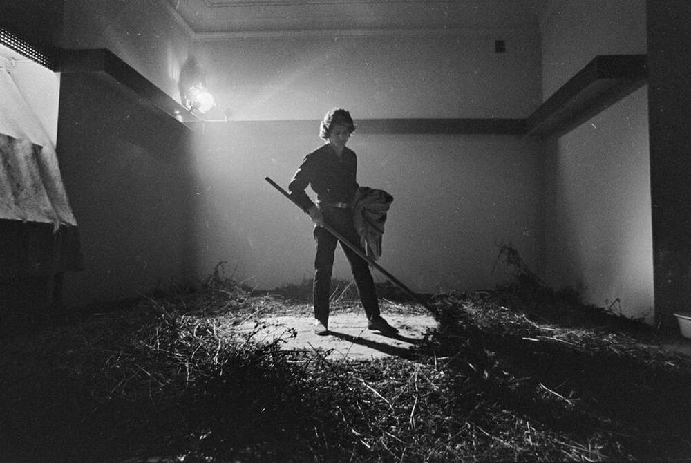 Krzysztof Zarębski, performans &bdquo;Kwiaty&rdquo;, Liga Kobiet, Warszawa, 1971