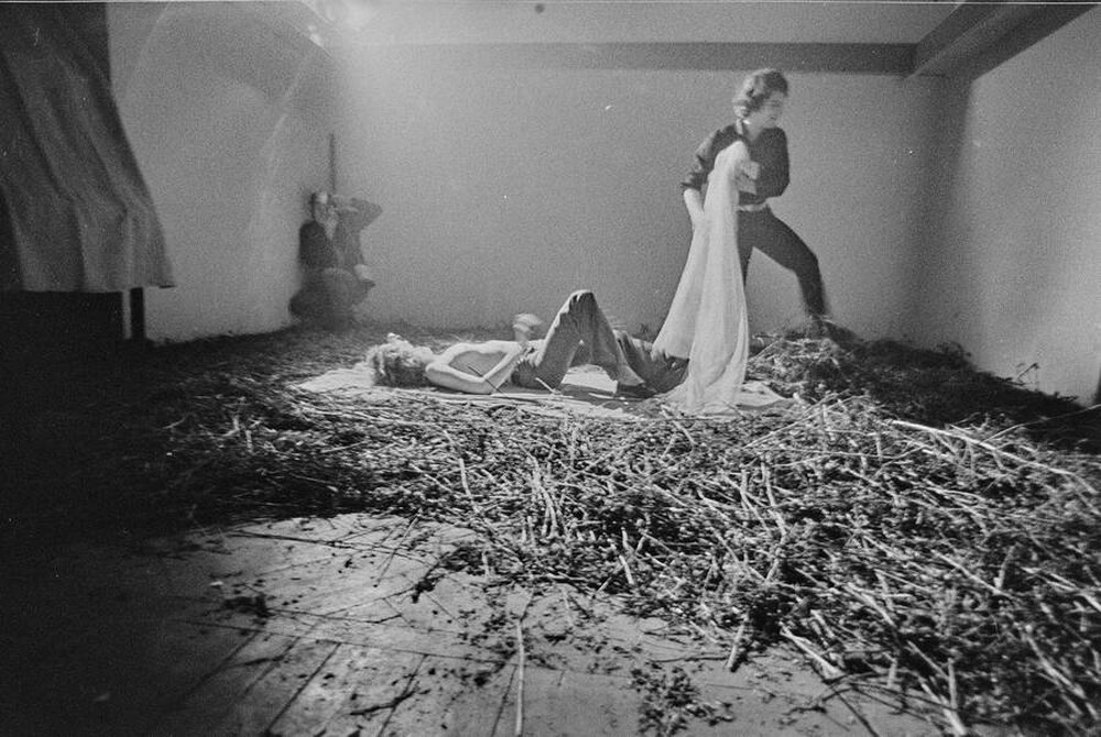 Krzysztof Zarębski, performans &bdquo;Kwiaty&rdquo;, Liga Kobiet, Warszawa, 1971