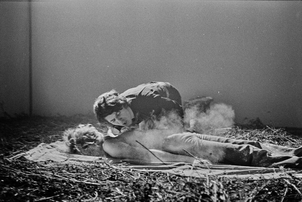 Krzysztof Zarębski, performans &bdquo;Kwiaty&rdquo;, Liga Kobiet, Warszawa, 1971