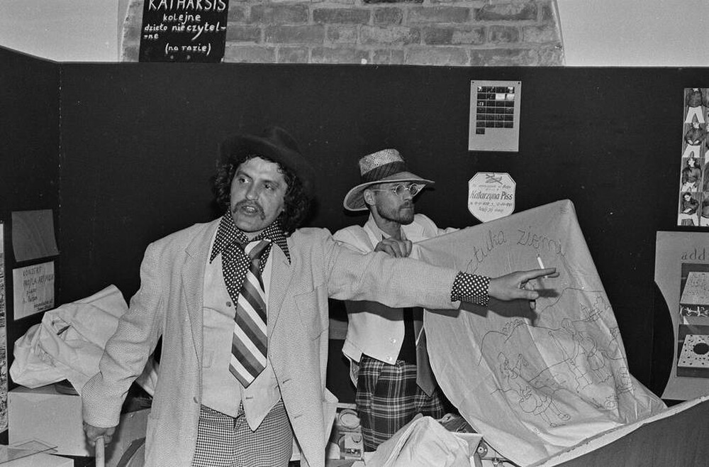 Jacek Kryszkowski, Adam Rzepecki &bdquo;Pozbędziemy się dzieł sztuki światowej i rodzimej jakie znajdują się w naszym zasięgu&rdquo;, Mała Galeria, Warszawa, 1985