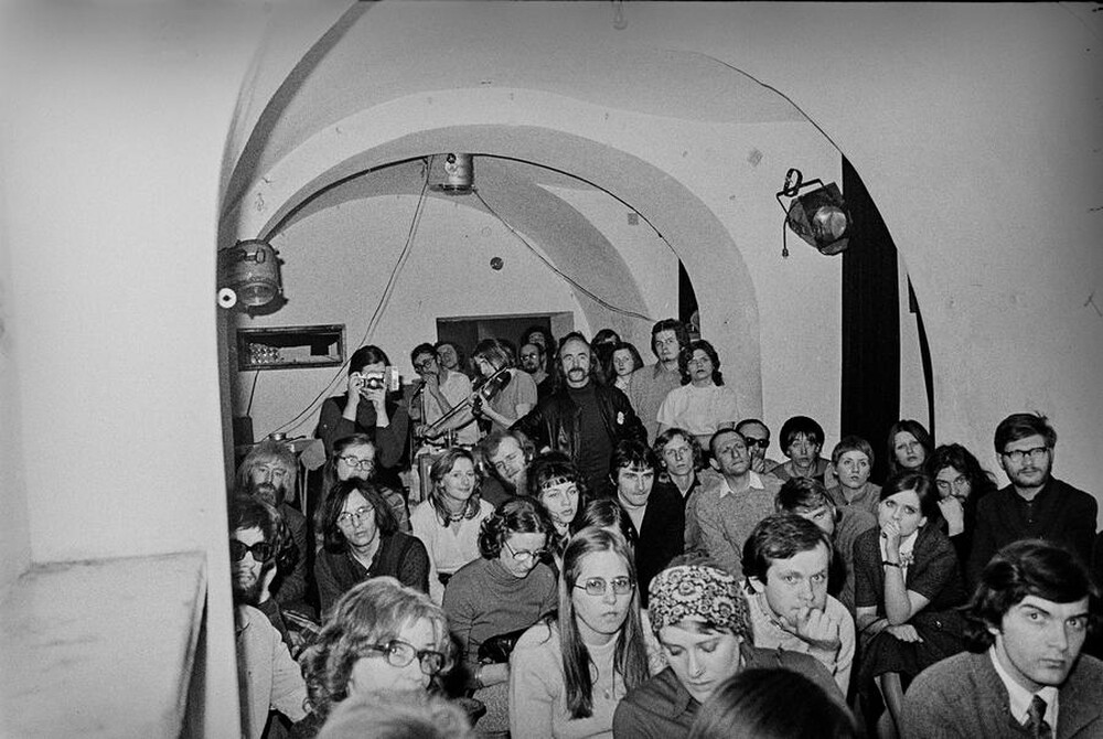 Krzysztof Zarębski, performance, Sigma Gallery, Warsaw, 1973