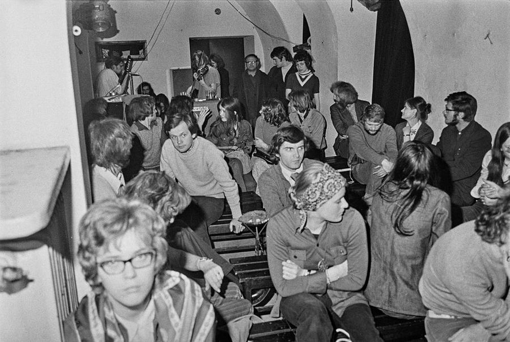 Krzysztof Zarębski, performance, Sigma Gallery, Warsaw, 1973