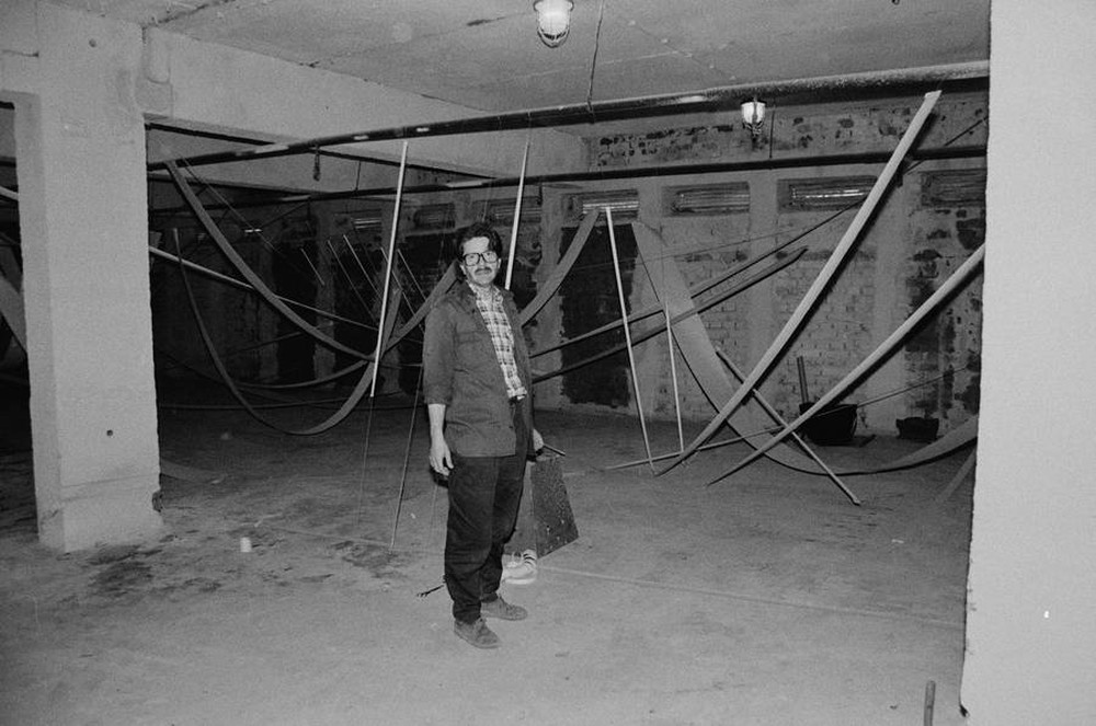 Wystawa &bdquo;Lochy Manhattanu, czyli sztuka innych medi&oacute;w&rdquo;, garaże, Ł&oacute;dź, 1989