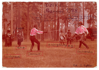 Karta pocztowa przerobiona na pojedynek artyst&oacute;w pt. &bdquo;Dziki&rdquo;