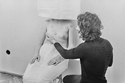 &bdquo;Żywa galeria&rdquo;, performance Krzysztofa Zarębskiego, ok. 1974