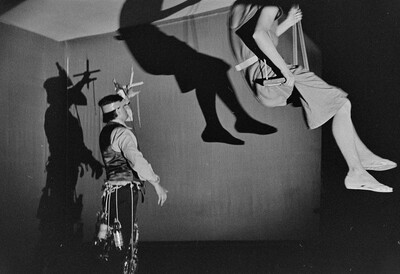 Władysław Kaźmierczak, performans, Galeria Stodoła, Warszawa, 1986