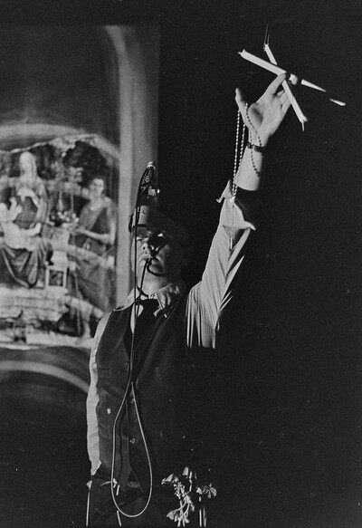 Władysław Kaźmierczak, performans, Galeria Stodoła, Warszawa, 1986