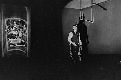 Władysław Kaźmierczak, performans, Galeria Stodoła, Warszawa, 1986