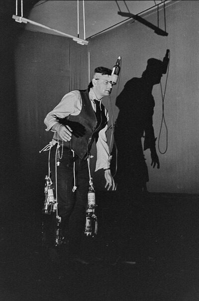 Władysław Kaźmierczak, performans, Galeria Stodoła, Warszawa, 1986