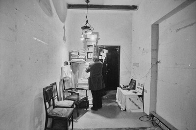 "Live Gallery", Andrzej Partum, Poetry Office (Poznańska Street), Warsaw, 1974